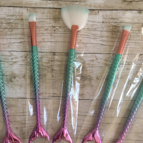 🎉HOST PICK X2🎉🧜🏻‍♀️Mermaid Makeup Brushes Set - Picture 5 of 7